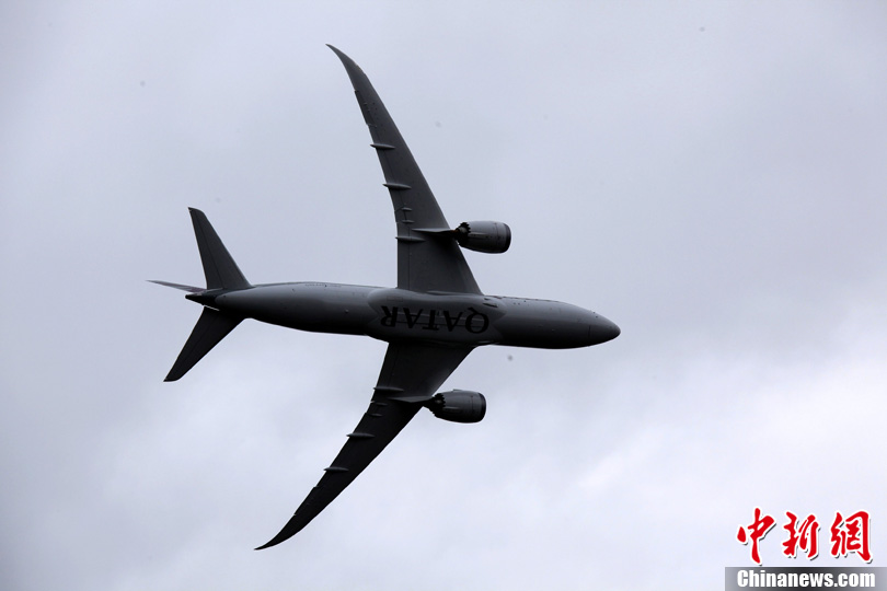 波音787夢(mèng)想飛機進(jìn)行飛行表演