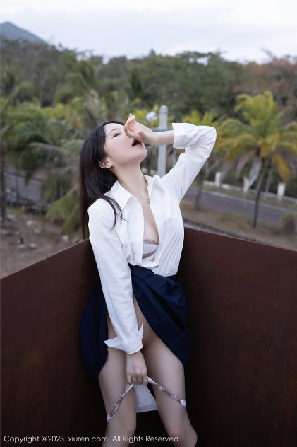 极品空姐唐安琪穿白色内衣漂亮美女私房照海报