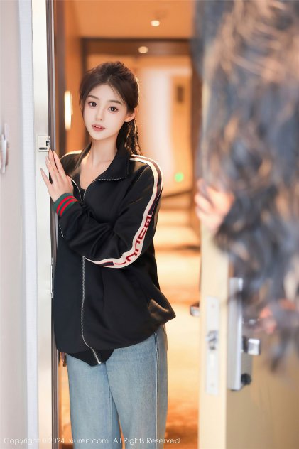 adc年龄确认18岁欢迎您海报