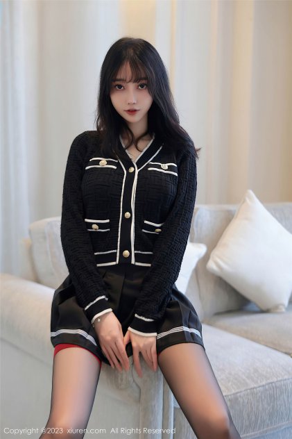 街拍长腿瑜伽裤美女时尚美女壁纸海报