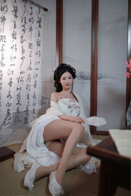 被绑在公共厕所玩弄海报